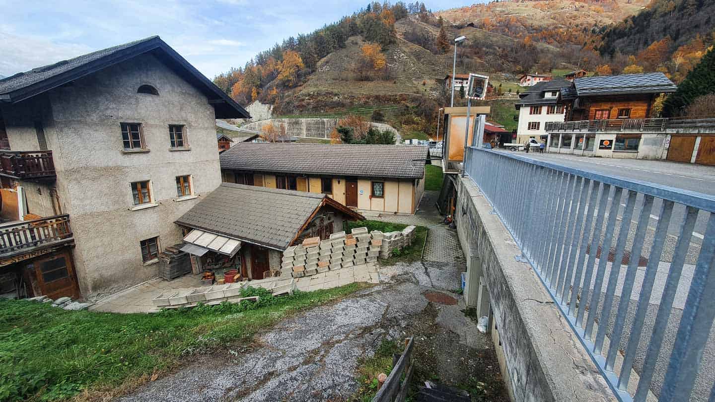 Vue extérieure de la salle de Beuson 3