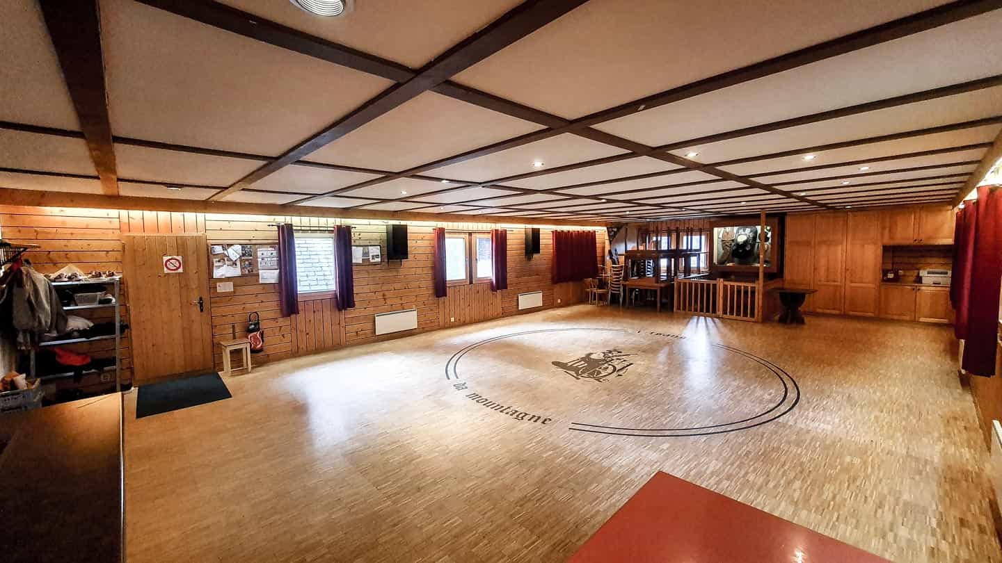 Vue intérieure de la salle de Beuson 2